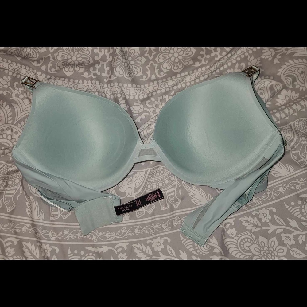 Victoria Secret Uplift/Plunge -Aqua size 38 D